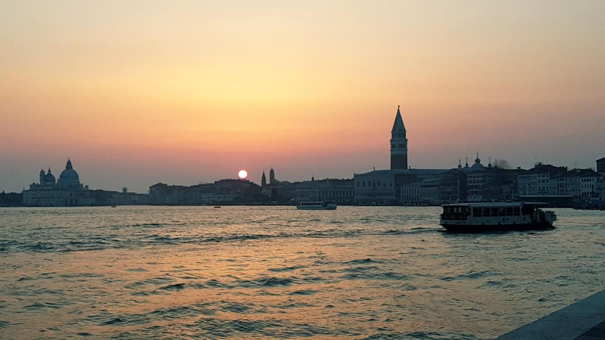 Large Top 3 Rooms Flat Central Rialto Venedig Zimmer foto